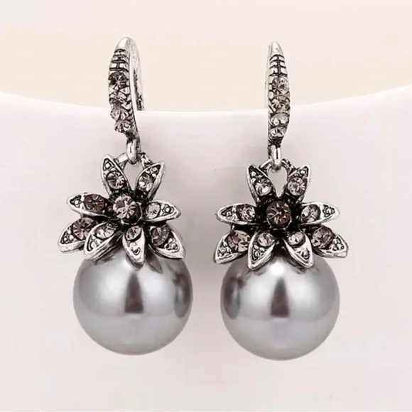 Vintage Imitation Pearl Dangle Drop Earrings - Picture 4 of 4